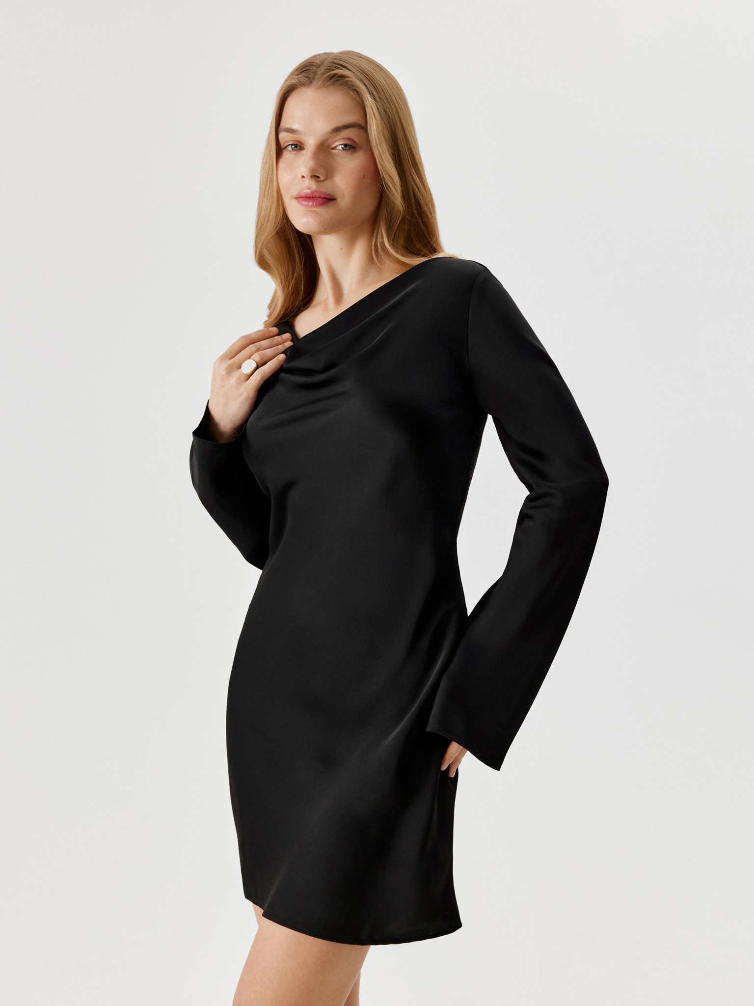 10200201116 Платье жен. Gultur черный